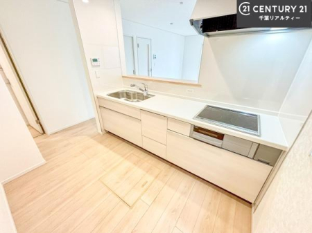 �L�b�`�� ��Ƃ肠�钲���X�y�[�X�ō�Ƃ����₷�����K�ȃL�b�`���ł��I
���q�l�ƈꏏ�ɂ��َq������y���߂�L�X�X�y�[�X�ł��B�y�����������ԂɂȂ肻���ł��ˁI