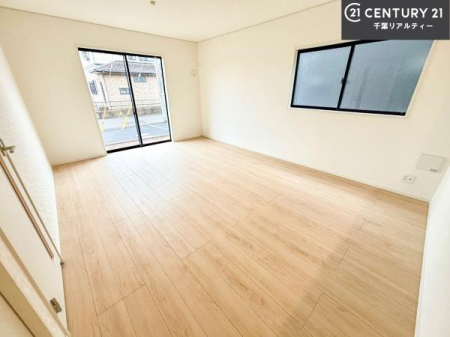 ���r���O �S�n�ǂ����r���O�͉Ƒ������R�ƏW�܂�܂��B�Ƒ��c�R�̎��Ԃ����������ł��B���Ƒ��ƁA����w�[���������Ԃ��߂��������ł��ˁB