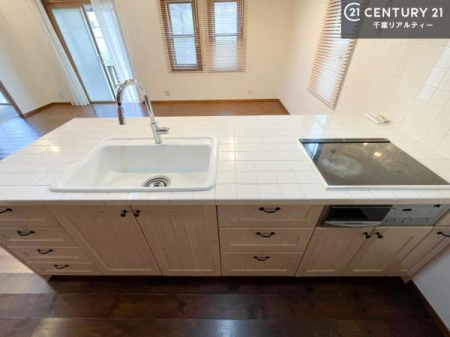 �L�b�`�� ��Ƃ����₷���V�X�e���L�b�`���ł��I���[���t���Ă���̂ŁA�����X�y�[�X�ɕ���u���Ȃ��čς݂܂��I
�L�X�g���āA���K�ɍ�Ƃ��ł��܂��I