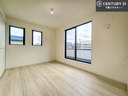 �m�� �o���R�j�[�ɖʂ��Ă���m���ł��B���邭�����肪����A���C����������ł��܂��I���N���āA�O�ɏo�Ĕw�L�т����[�ċz�����ǂ������}������邱�Ƃ��ł��܂��B