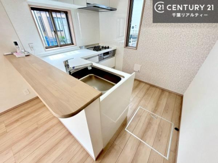 �L�b�`�� ��Ƃ肠�钲���X�y�[�X�ō�Ƃ����₷�����K�ȃL�b�`���ł��I
���q�l�ƈꏏ�ɂ��َq������y���߂�L�X�X�y�[�X�ł��B�y�����������ԂɂȂ肻���ł��ˁI