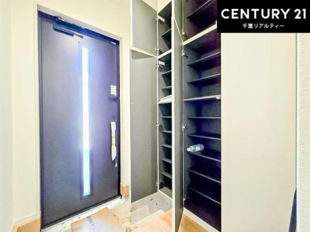 ���� �V���[�Y�{�b�N�X�t���Ȃ̂ŁA���ւ��Еt�����|�������₷���ł��I
�X�b�L���������ւŌ˂��J�����u�ԁA�������̂���S�n������Ԃ��o�}���Ă���܂��B