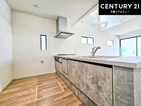 �L�b�`�� ��Ƃ肠�钲���X�y�[�X�ō�Ƃ����₷�����K�ȃL�b�`���ł��I
���q�l�ƈꏏ�ɂ��َq������y���߂�L�X�X�y�[�X�ł��B�y�����������ԂɂȂ肻���ł��ˁI