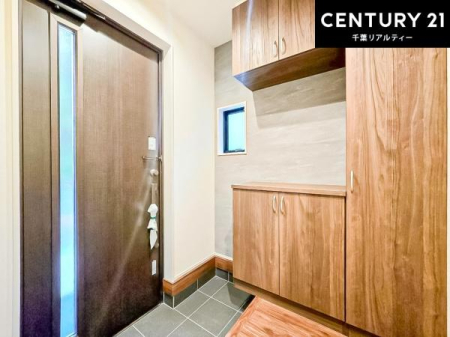 ���� �V���[�Y�{�b�N�X�t���Ȃ̂ŁA���ւ��Еt�����|�������₷���ł��I
�X�b�L���������ւŌ˂��J�����u�ԁA�������̂���S�n������Ԃ��o�}���Ă���܂��B
