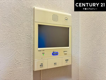 ���̑����� TV���j�^�[�t���C���^�[�z��������A�K��҂��f���Ŋm�F���Ă���Ή��ł��邽�߁A�h�Ɩʂ����S�ł��B���q�l�̂�����Ԏ��ɂ��S�����A���Ƒ��̈��S�E���S�ȕ�炵���T�|�[�g���܂��B