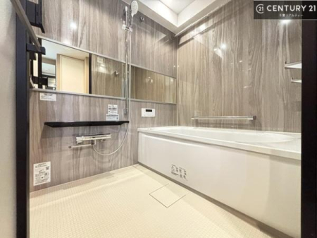 ���� �������������l�̕��͋C�̃o�X���[���́A�����o�Ă��ăo�X�^�C�����[���I
���d���撣���Ă��邲�J���ɂ��D�݂̍���̓����܂����āA�y����ł݂Ă͂������ł��傤���H