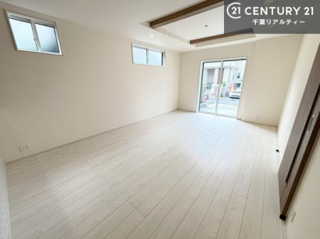 ���r���O �傫�ȑ����炽���Ղ�̗z���������閾�邢���r���O�B�J�����̂��郊�r���O�ŉƑ��c���̂��났�̎��Ԃ��߂����܂��I