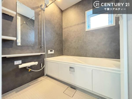 ���� �������������l�̕��͋C�̃o�X���[���́A�����o�Ă��ăo�X�^�C�����[���I
���d���撣���Ă��邲�J���ɂ��D�݂̍���̓����܂����āA�y����ł݂Ă͂������ł��傤���H