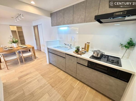 �L�b�`�� ��Ƃ肠�钲���X�y�[�X�ō�Ƃ����₷�����K�ȃL�b�`���ł��I
���q�l�ƈꏏ�ɂ��َq������y���߂�L�X�X�y�[�X�ł��B�y�����������ԂɂȂ肻���ł��ˁI