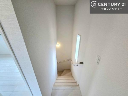���̑����� �肷��t���ŏ�艺������S�ȊK�i�B�����̈ړ�����������T�|�[�g���Ă����A�g���₷���ɔz�������݌v�ł��B���q�l���炲�N�z�̕��܂ŁA���Ƒ��݂�Ȃ����K�ɗ��p�ł��܂��B