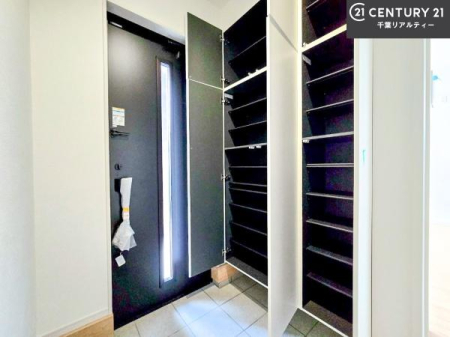 ���� �V���[�Y�{�b�N�X�t���Ȃ̂ŁA���ւ��Еt�����|�������₷���ł��I
�X�b�L���������ւŌ˂��J�����u�ԁA�������̂���S�n������Ԃ��o�}���Ă���܂��B