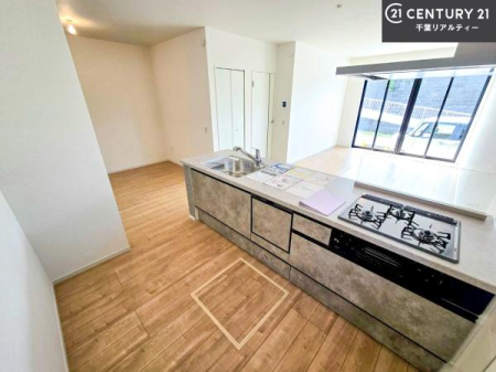 �L�b�`�� ��Ƃ肠�钲���X�y�[�X�ō�Ƃ����₷�����K�ȃL�b�`���ł��I
���q�l�ƈꏏ�ɂ��َq������y���߂�L�X�X�y�[�X�ł��B�y�����������ԂɂȂ肻���ł��ˁI
