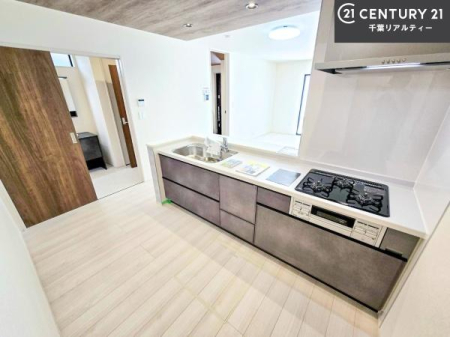 �L�b�`�� ��Ƃ肠�钲���X�y�[�X�ō�Ƃ����₷�����K�ȃL�b�`���ł��I
���q�l�ƈꏏ�ɂ��َq������y���߂�L�X�X�y�[�X�ł��B�y�����������ԂɂȂ肻���ł��ˁI