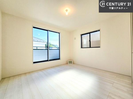 �m�� �o���R�j�[�ɖʂ��Ă���m���ł��B���邭�����肪����A���C����������ł��܂��I���N���āA�O�ɏo�Ĕw�L�т����[�ċz�����ǂ������}������邱�Ƃ��ł��܂��B