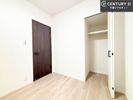 �m�� �V���v���Ƀf�U�C������Ă��邽�߁A�Ƌ��I�т܂���I
���C�ɓ���̉Ƌ��u���Ă��낰���Ԃ���邱�Ƃ��ł��܂��B