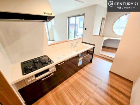 �L�b�`�� ��Ƃ肠�钲���X�y�[�X�ō�Ƃ����₷�����K�ȃL�b�`���ł��I
���q�l�ƈꏏ�ɂ��َq������y���߂�L�X�X�y�[�X�ł��B�y�����������ԂɂȂ肻���ł��ˁI