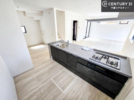 �L�b�`�� ��Ƃ肠�钲���X�y�[�X�ō�Ƃ����₷�����K�ȃL�b�`���ł��I
���q�l�ƈꏏ�ɂ��َq������y���߂�L�X�X�y�[�X�ł��B�y�����������ԂɂȂ肻���ł��ˁI