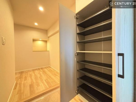 ���� �V���[�Y�{�b�N�X�t���Ȃ̂ŁA���ւ��Еt�����|�������₷���ł��I
�X�b�L���������ւŌ˂��J�����u�ԁA�������̂���S�n������Ԃ��o�}���Ă���܂��B