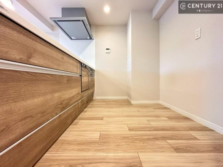 �L�b�`�� ��Ƃ肠�钲���X�y�[�X�ō�Ƃ����₷�����K�ȃL�b�`���ł��I
���q�l�ƈꏏ�ɂ��َq������y���߂�L�X�X�y�[�X�ł��B�y�����������ԂɂȂ肻���ł��ˁI
