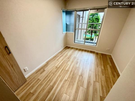 �m�� �o���R�j�[�ɖʂ��Ă���m���ł��B���邭�����肪����A���C����������ł��܂��I���N���āA�O�ɏo�Ĕw�L�т����[�ċz�����ǂ������}������邱�Ƃ��ł��܂��B