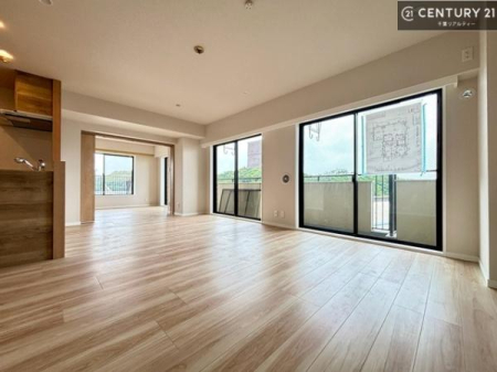 ���r���O �S�n�ǂ����r���O�͉Ƒ������R�ƏW�܂�܂��B�Ƒ��c�R�̎��Ԃ����������ł��B���Ƒ��ƁA����w�[���������Ԃ��߂��������ł��ˁB