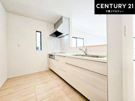 �L�b�`�� ��Ƃ肠�钲���X�y�[�X�ō�Ƃ����₷�����K�ȃL�b�`���ł��I
���q�l�ƈꏏ�ɂ��َq������y���߂�L�X�X�y�[�X�ł��B�y�����������ԂɂȂ肻���ł��ˁI
