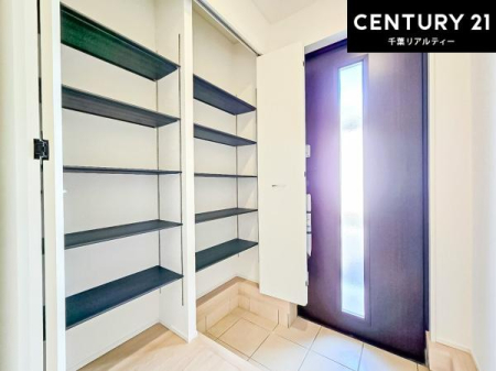 ���� �V���[�Y�{�b�N�X�t���Ȃ̂ŁA���ւ��Еt�����|�������₷���ł��I
�X�b�L���������ւŌ˂��J�����u�ԁA�������̂���S�n������Ԃ��o�}���Ă���܂��B