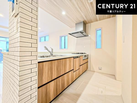 �L�b�`�� ��Ƃ肠�钲���X�y�[�X�ō�Ƃ����₷�����K�ȃL�b�`���ł��I
���q�l�ƈꏏ�ɂ��َq������y���߂�L�X�X�y�[�X�ł��B�y�����������ԂɂȂ肻���ł��ˁI