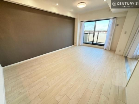 ���r���O �S�n�ǂ����r���O�͉Ƒ������R�ƏW�܂�܂��B�Ƒ��c�R�̎��Ԃ����������ł��B���Ƒ��ƁA����w�[���������Ԃ��߂��������ł��ˁB