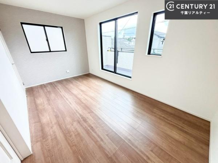 �m�� �o���R�j�[�ɖʂ��Ă���m���ł��B���邭�����肪����A���C����������ł��܂��I���N���āA�O�ɏo�Ĕw�L�т����[�ċz�����ǂ������}������邱�Ƃ��ł��܂��B