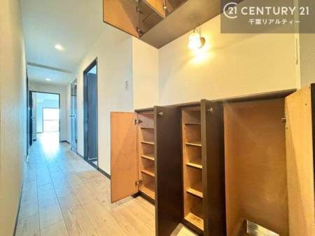 ���� �V���[�Y�{�b�N�X�t���Ȃ̂ŁA���ւ��Еt�����|�������₷���ł��I
�X�b�L���������ւŌ˂��J�����u�ԁA�������̂���S�n������Ԃ��o�}���Ă���܂��B