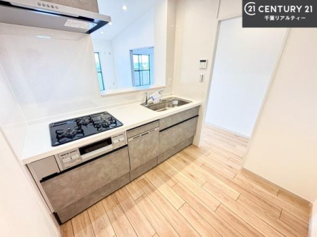 �L�b�`�� ��Ƃ肠�钲���X�y�[�X�ō�Ƃ����₷�����K�ȃL�b�`���ł��I
���q�l�ƈꏏ�ɂ��َq������y���߂�L�X�X�y�[�X�ł��B�y�����������ԂɂȂ肻���ł��ˁI