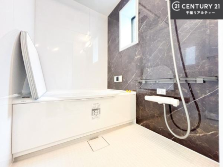 ���� �������������l�̕��͋C�̃o�X���[���́A�����o�Ă��ăo�X�^�C�����[���I
���d���撣���Ă��邲�J���ɂ��D�݂̍���̓����܂����āA�y����ł݂Ă͂������ł��傤���H