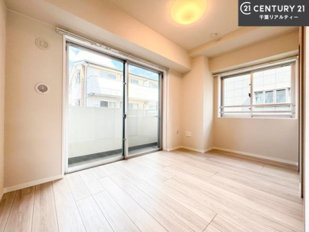 �m�� �o���R�j�[�ɖʂ��Ă���m���ł��B���邭�����肪����A���C����������ł��܂��I���N���āA�O�ɏo�Ĕw�L�т����[�ċz�����ǂ������}������邱�Ƃ��ł��܂��B