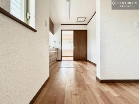 �L�b�`�� ��Ƃ肠�钲���X�y�[�X�ō�Ƃ����₷�����K�ȃL�b�`���ł��I
���q�l�ƈꏏ�ɂ��َq������y���߂�L�X�X�y�[�X�ł��B�y�����������ԂɂȂ肻���ł��ˁI