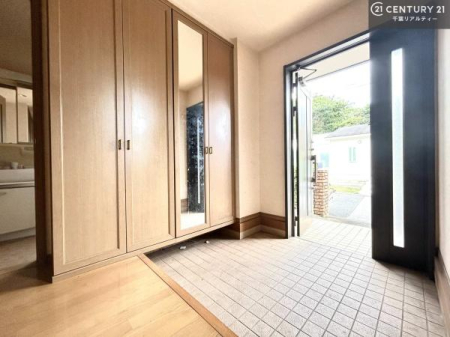 ���� �~���[�t���V���[�Y�{�b�N�X�t���ŁA���ւ��Еt�����|�������₷���ł��I
�X�b�L���������ւŌ˂��J�����u�ԁA�������̂���S�n������Ԃ��o�}���Ă���܂��B
