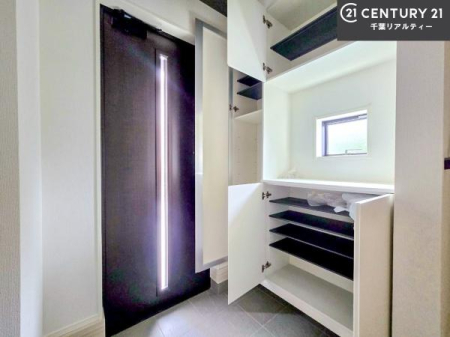 ���� �V���[�Y�{�b�N�X�t���Ȃ̂ŁA���ւ��Еt�����|�������₷���ł��I
�X�b�L���������ւŌ˂��J�����u�ԁA�������̂���S�n������Ԃ��o�}���Ă���܂��B