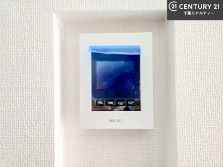 ���̑����� TV���j�^�[�t���C���^�[�z��������A�K��҂��f���Ŋm�F���Ă���Ή��ł��邽�߁A�h�Ɩʂ����S�ł��B���q�l�̂�����Ԏ��ɂ��S�����A���Ƒ��̈��S�E���S�ȕ�炵���T�|�[�g���܂��B