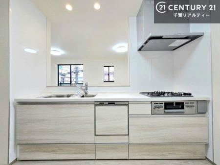 �L�b�`�� ��Ƃ����₷���V�X�e���L�b�`���ł��I���[���t���Ă���̂ŁA�����X�y�[�X�ɕ���u���Ȃ��čς݂܂��I
�L�X�g���āA���K�ɍ�Ƃ��ł��܂��I