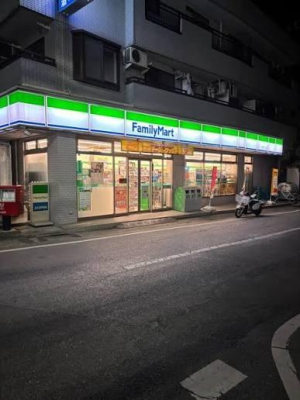 ���ӊ� �y�R���r�j�z�t�@�~���[�}�[�g��s���꒚�ړX�F390m