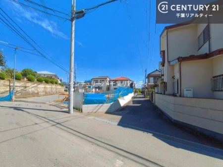 �O�ʓ��H�܂ތ��n�ʐ^ �����������X���݂��L����ՐÂȏZ��X�Ɉʒu���A���₩�ŐS���炮��炵��������Z���ł��B
