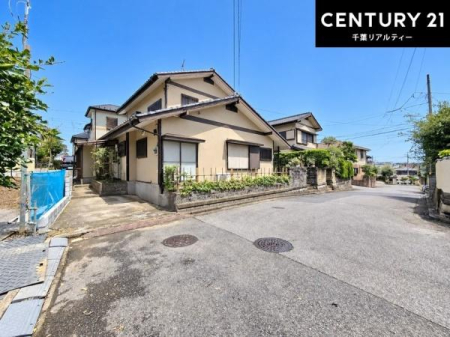 �O�ʓ��H�܂ތ��n�ʐ^ �����������X���݂��L����ՐÂȏZ��X�Ɉʒu���A���₩�ŐS���炮��炵��������Z���ł��B