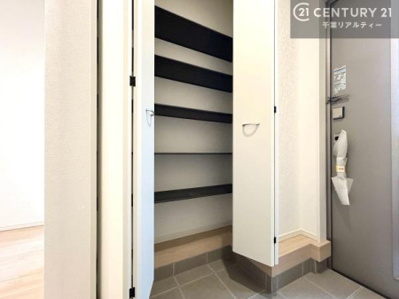 ���� ���֎��[���[�����Ă���̂ŁA���֎��肪�X�b�L���Еt�����q���ɂ��C�̒u����ɍ���܂���I