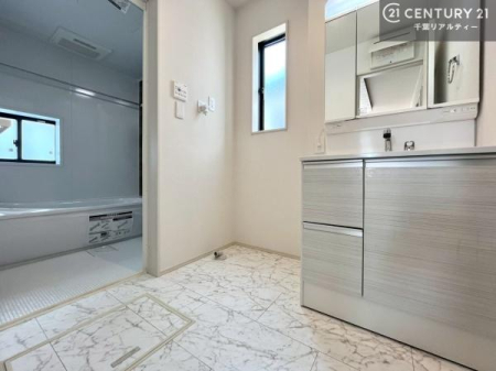 ���ʑ�E���ʏ� �g�Ȃ�𐮂�����ʏ��́A���������厖�ł��I������̐������̂��镵�͋C�����o�I�C�����悭���g�����������܂��B�i�{�H��j
