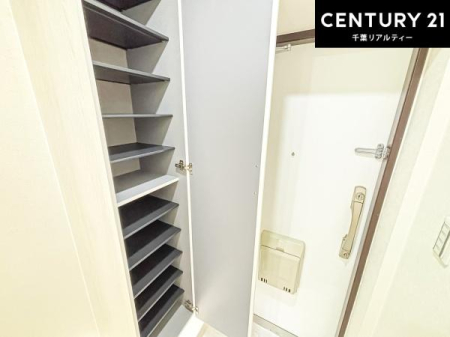���� �V���[�Y�{�b�N�X�t���Ȃ̂ŁA���ւ��Еt�����|�������₷���ł��I
�X�b�L���������ւŌ˂��J�����u�ԁA�������̂���S�n������Ԃ��o�}���Ă���܂��B