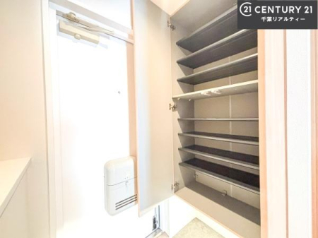 ���� �V���[�Y�{�b�N�X�t���Ȃ̂ŁA���ւ��Еt�����|�������₷���ł��I
�X�b�L���������ւŌ˂��J�����u�ԁA�������̂���S�n������Ԃ��o�}���Ă���܂��B
