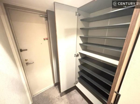 ���� �V���[�Y�{�b�N�X�t���Ȃ̂ŁA���ւ��Еt�����|�������₷���ł��I
�X�b�L���������ւŌ˂��J�����u�ԁA�������̂���S�n������Ԃ��o�}���Ă���܂��B