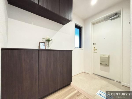 ���� �V���[�Y�{�b�N�X�t���Ȃ̂ŁA���ւ��Еt�����|�������₷���ł��I
�X�b�L���������ւŌ˂��J�����u�ԁA�������̂���S�n������Ԃ��o�}���Ă���܂��B