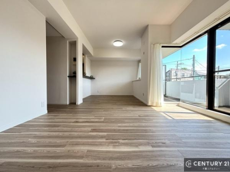 ���r���O �S�n�ǂ����r���O�͉Ƒ������R�ƏW�܂�܂��B�Ƒ��c�R�̎��Ԃ����������ł��B���Ƒ��ƁA����w�[���������Ԃ��߂��������ł��ˁB