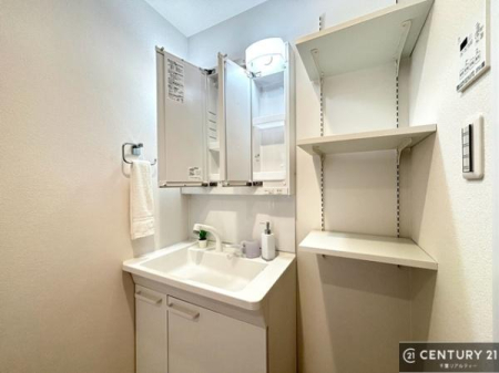 ���ʑ�E���ʏ� ���[�͂ɗD�ꂽ���ʏ��́A�����̐g�x�x��Ǝ������K�ɃT�|�[�g�B�傫�ȋ�����ԂɍL���������������A���������ӂ���Ԃł��B